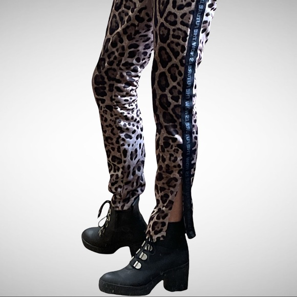 Cambio “The Future is Now” Pull-on Leopard Pant - Picture 2 of 14